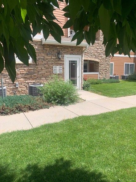 Building Photo - 2803 Kansas Dr