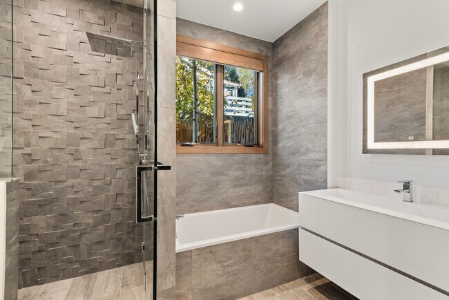 Building Photo - 522 Spruce St