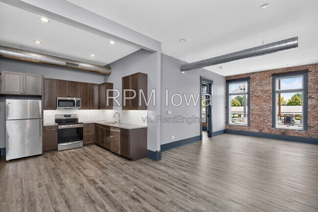 Building Photo - 1214 2nd St