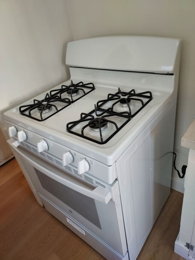 Building Photo - 2564 E. BROADWAY-