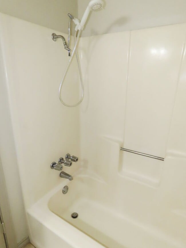 Building Photo - Whitehouse ISD! Beautifully Updated 3 Bedr...