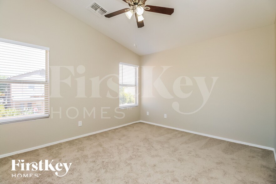 Building Photo - 4332 E Windsong Dr