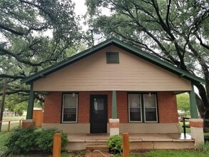 Building Photo - 542 Elm St