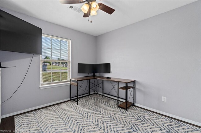 Building Photo - 2409 Crestview Ln
