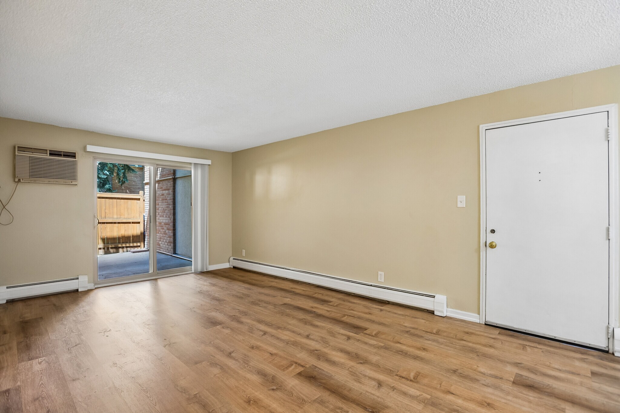 Building Photo - 2855 S Monaco Pky