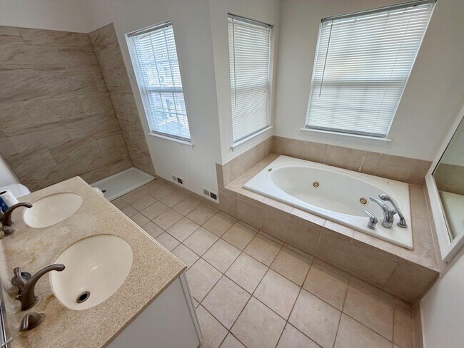 Building Photo - 113 Broadleaf Pl