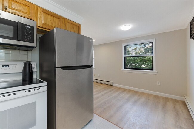 Building Photo - 51 Lynde St