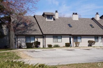 Building Photo - 814 White Oak Dr