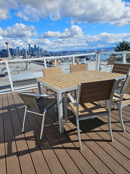 Building Photo - 530 W Olympic Pl