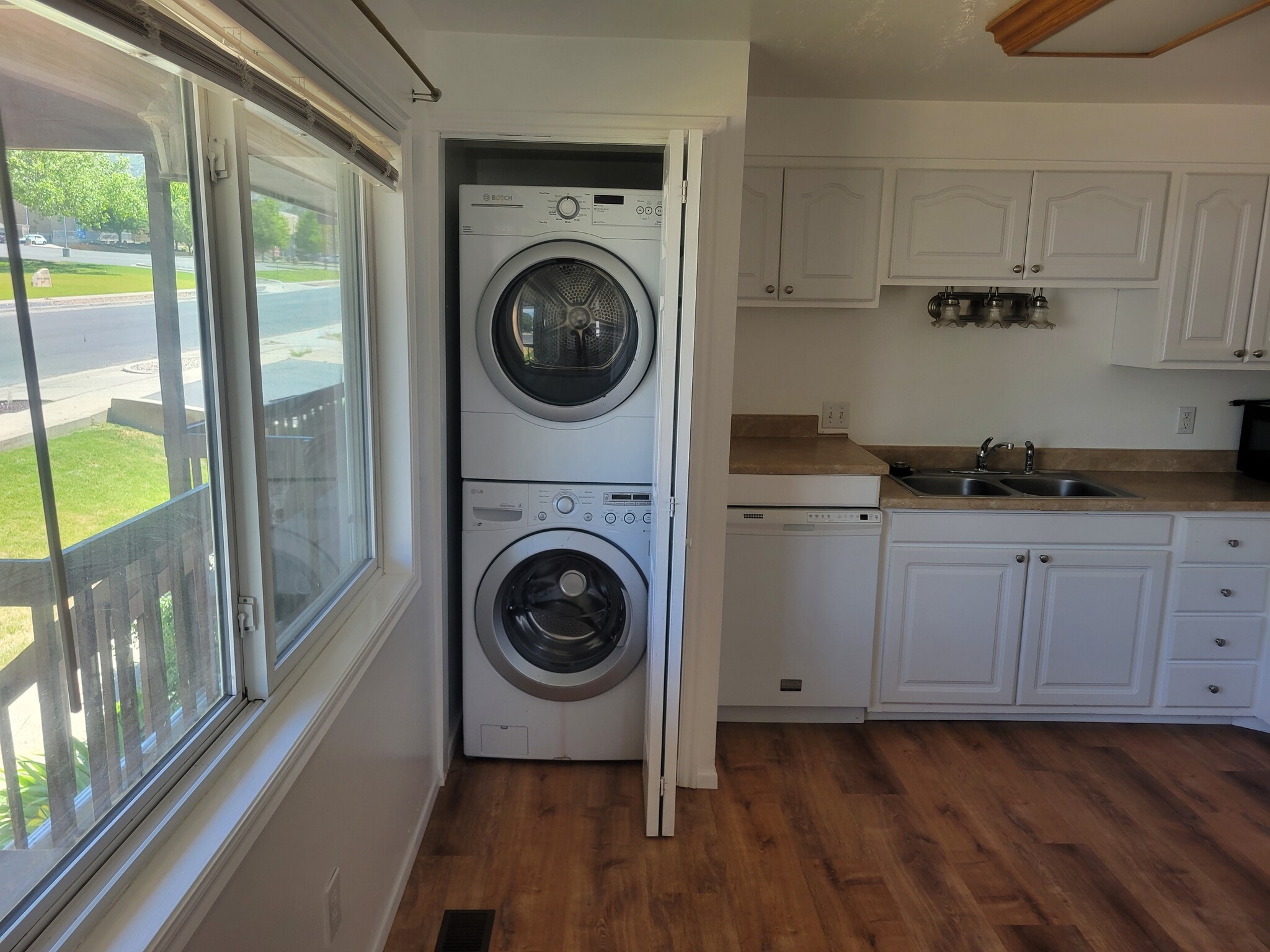 Laundry with stackable washer/dryer - 461 E 2650 N