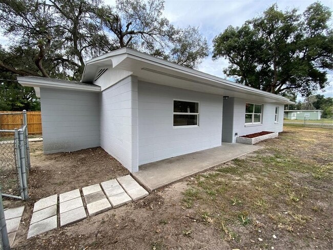 Building Photo - 38415 9th Ave