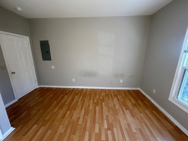 Building Photo - 10-A Willow Lane