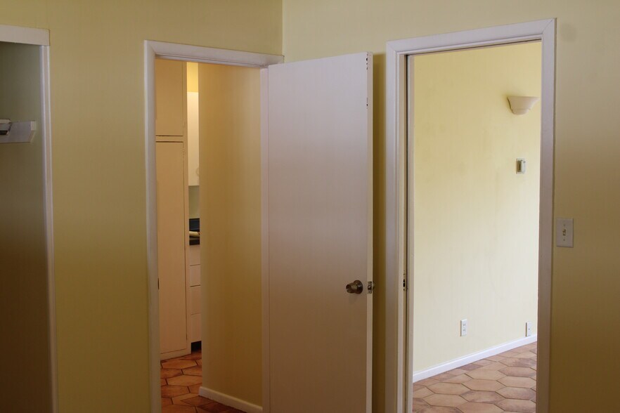 Bedroom - 907 E Laird Ave