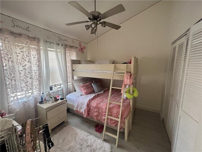 Building Photo - 211 NW 45th Ave