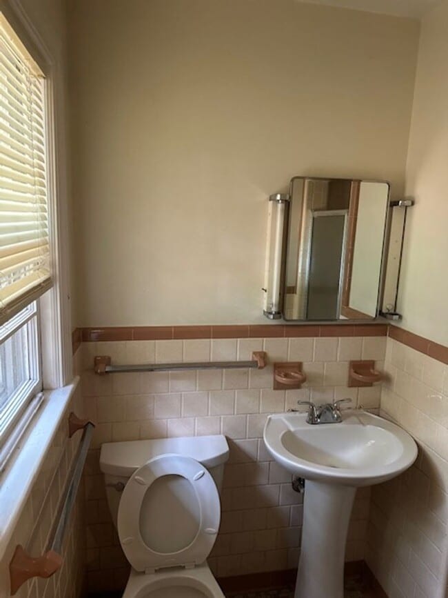 Building Photo - 1208 Neal St