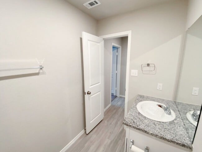 Building Photo - 4 BR /2 BA - 1667 SF Home in Hidden Trails...