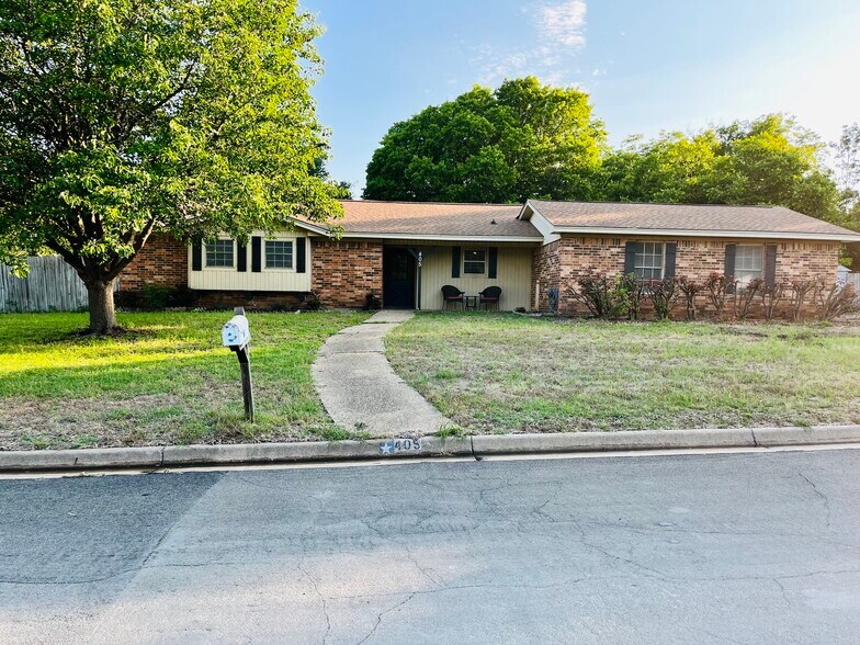 Building Photo - 405 Brenda Dr
