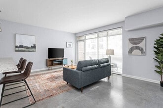 Building Photo - 421 E Market St