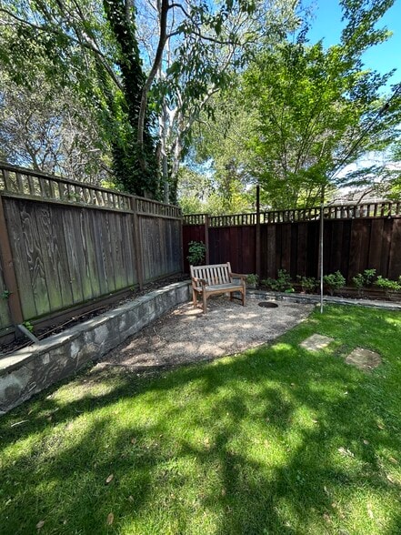 Side yard - 903 Timothy Ln