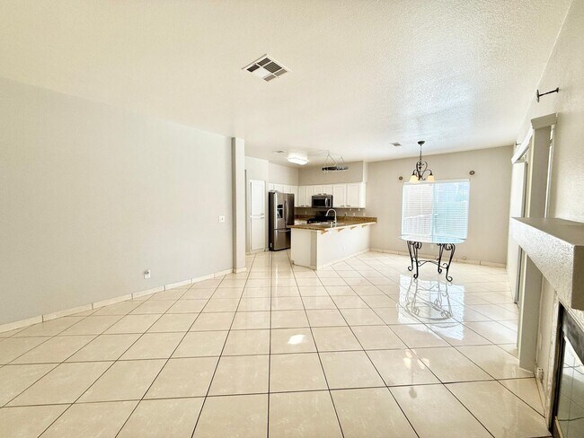 Building Photo - Amazing Peccole Ranch Home 4 beds & Pool