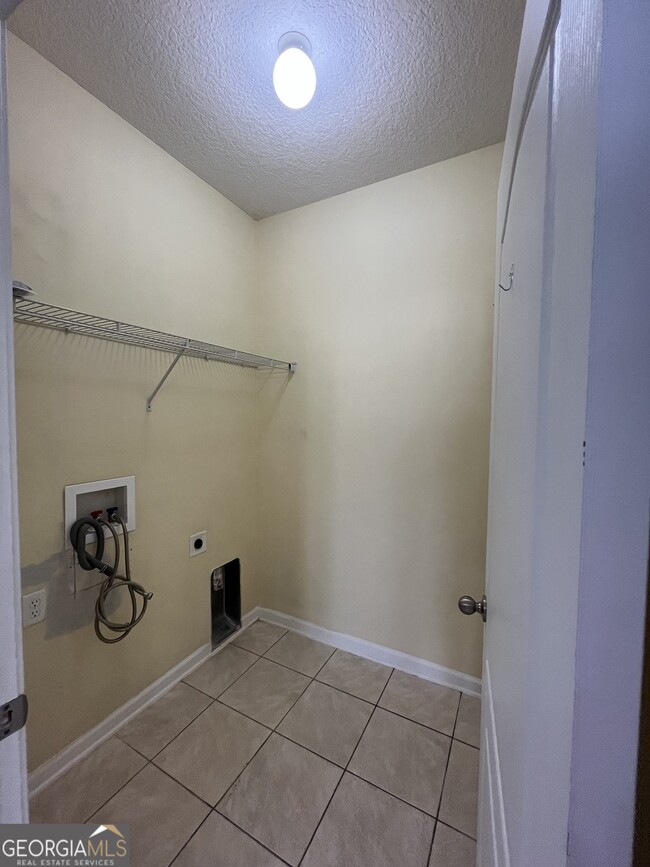 Building Photo - 219 Royal Palms Ave