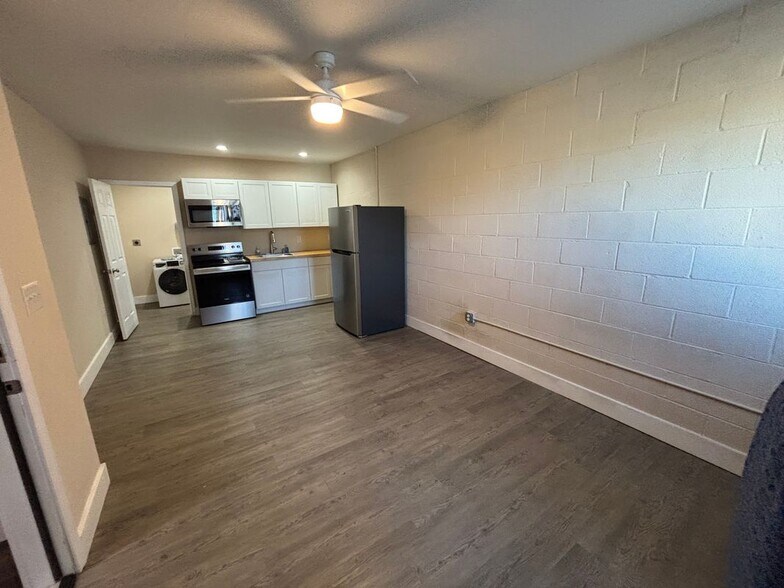 Primary Photo - 637 Washington St