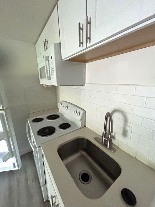 Building Photo - 302 MLK Dr