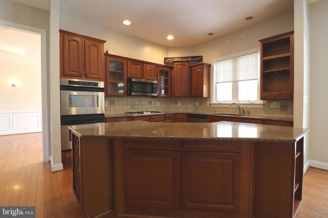 Building Photo - 22078 Vantage Pointe Pl