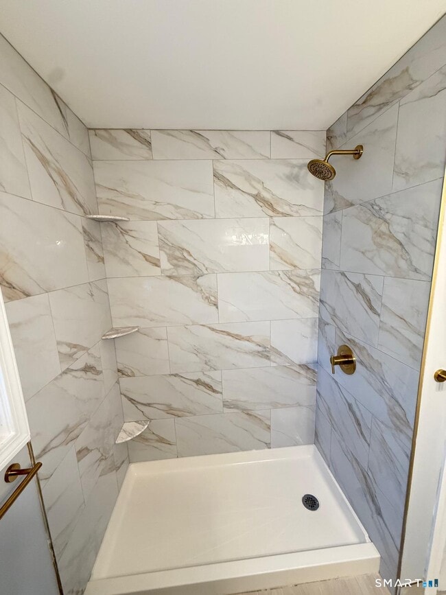 Building Photo - 524 Garfield Ave