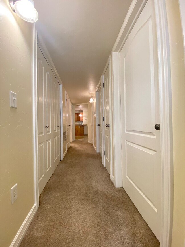 Building Photo - 581 S 2220 W