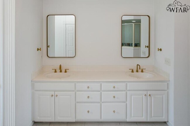 Building Photo - 8 Canyon Bluff Ct