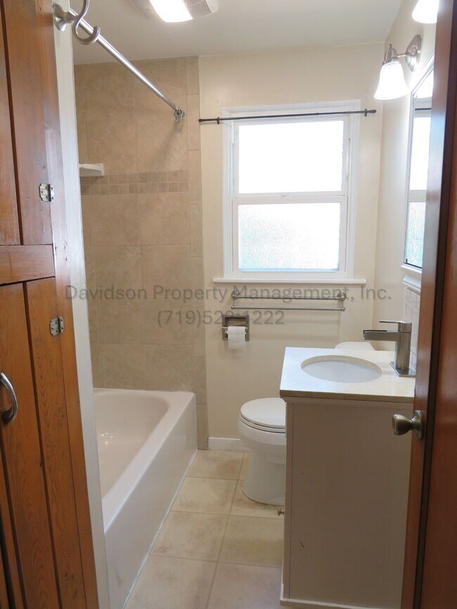 Building Photo - 1604 Dorchester Dr