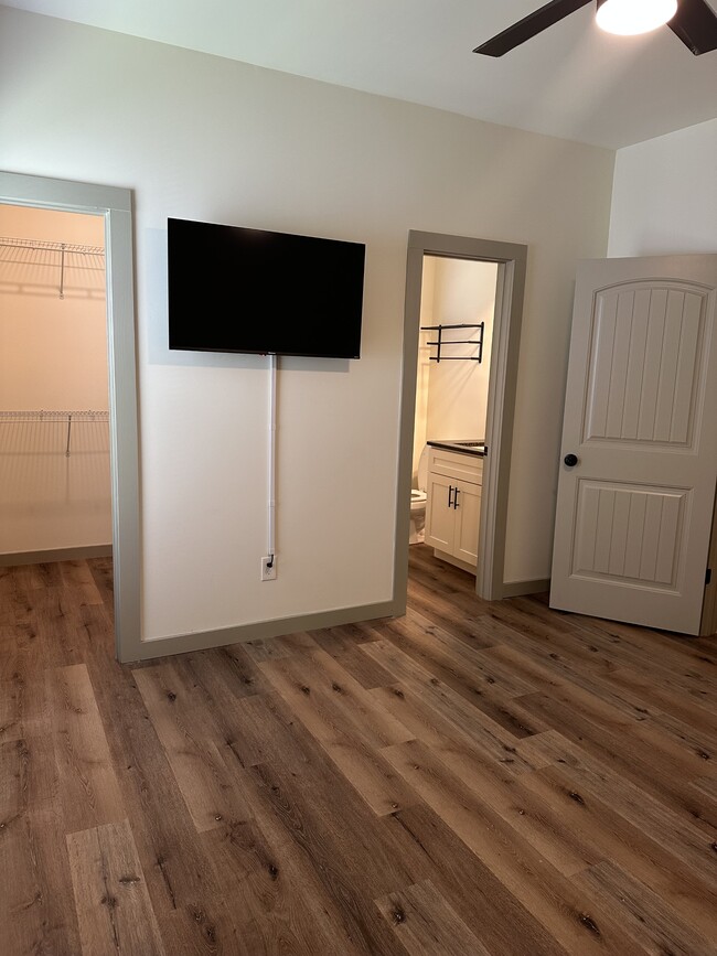 Building Photo - 125 Cayuga St