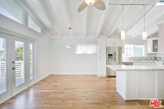 Building Photo - 122 Montreal St