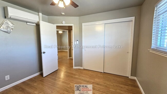 Building Photo - 3BR / 1.5BA Duplex – Water, Sewer, Trash & Gardener Included – Pet Friendly