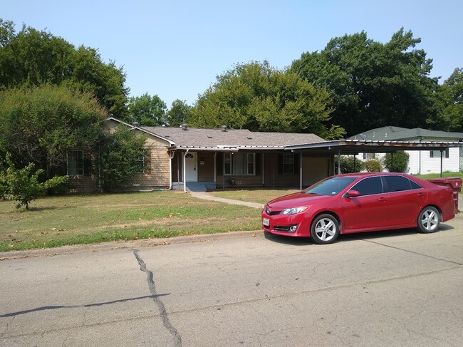 Building Photo - 605 Lipscomb St