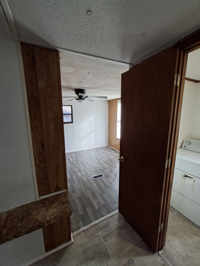 Building Photo - 1925 Bacons Bridge Rd