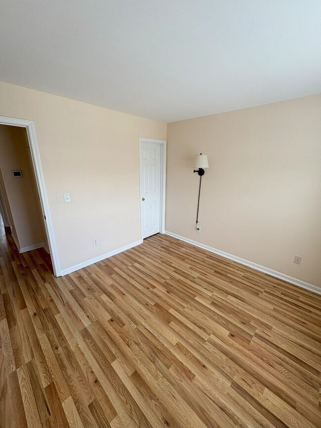Building Photo - Centrally located Townhouse in Charlotte