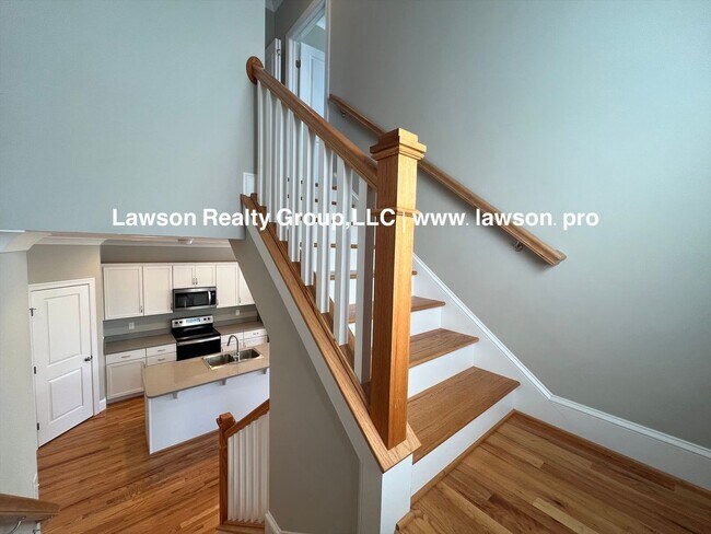 Building Photo - Upscale Three Bedroom in Colonial Green with Garage