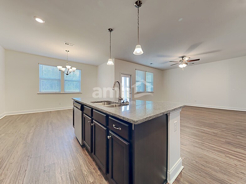 Building Photo - 320 Azore Way