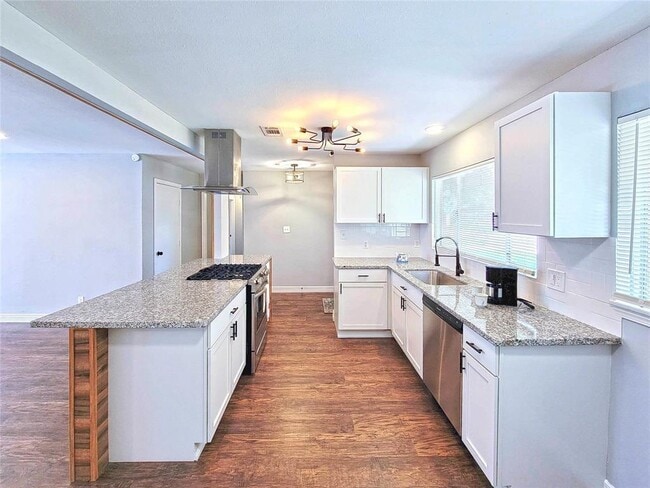 Building Photo - 8413 Robindell Dr