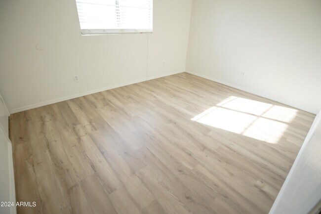 Building Photo - 1547 S Danielson Way