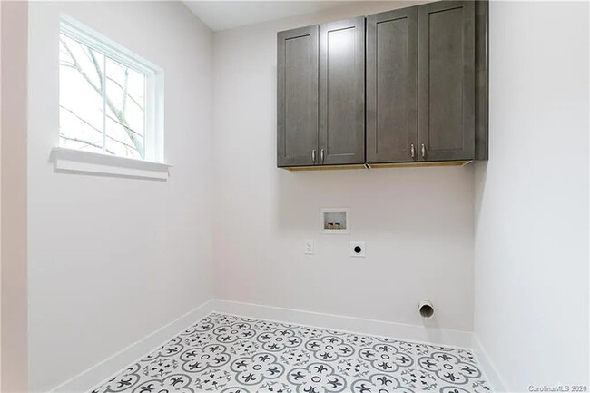 Building Photo - Luxurious, Modern Farmhouse in Belmont wit...