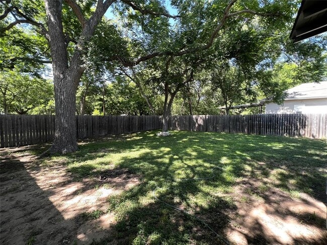 Building Photo - 810 Cecelia St