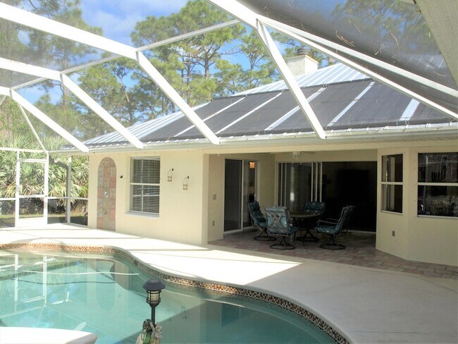 Building Photo - 4566 Serna Ave