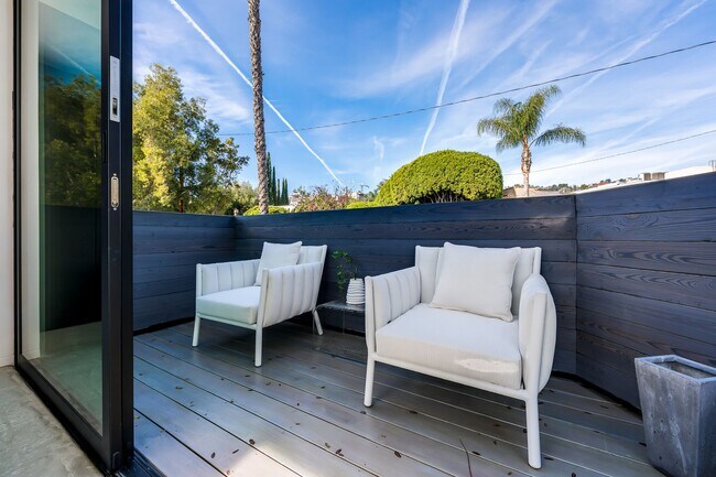 Building Photo - Architectural 1-Bed Designer Residence wit...