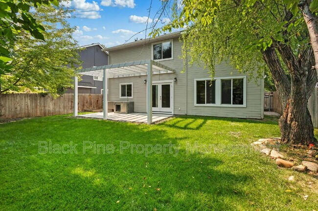 Building Photo - 6018 N Silver Maple Ave