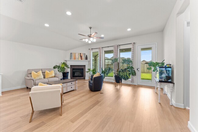 Building Photo - 21215 Palm Arbor Dr