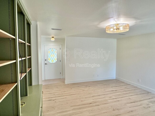 Building Photo - 3224 Little John Dr