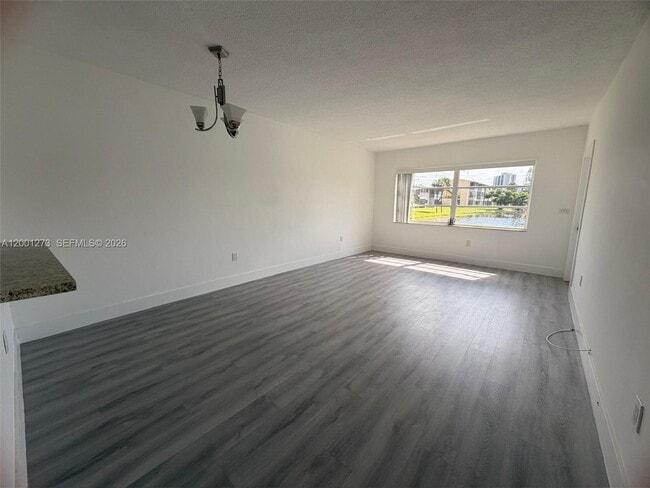 Building Photo - 20111 NE 27th Ct